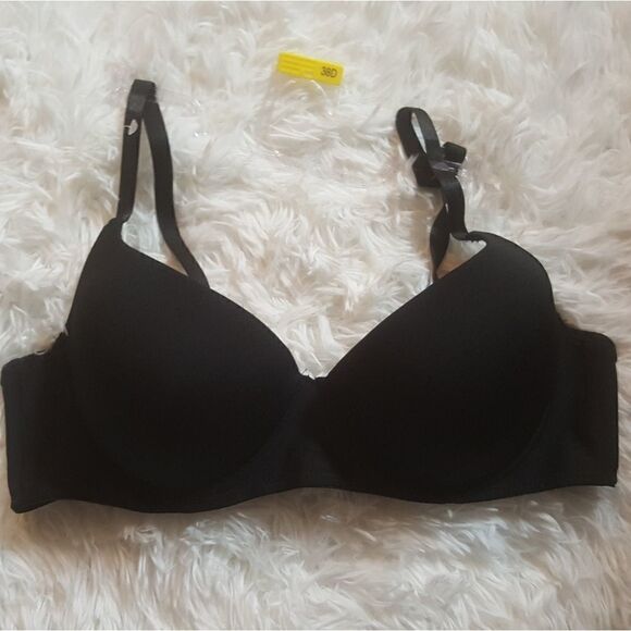 Bobbie Brooks Microfiber bra
Size 38D
NEW - Picture 1 of 3